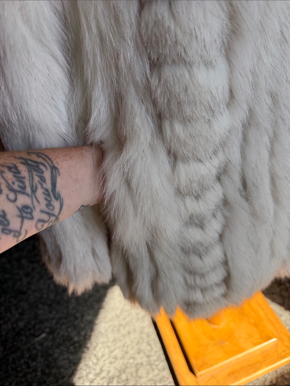Saga Fox Vintage 1980 Luxury Silver Fox Fur Coat - Picture 10 of 17